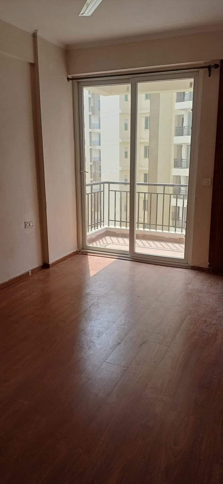 2 BHK + Extra Room Apartment For Sale in Amrapali Leisure Park