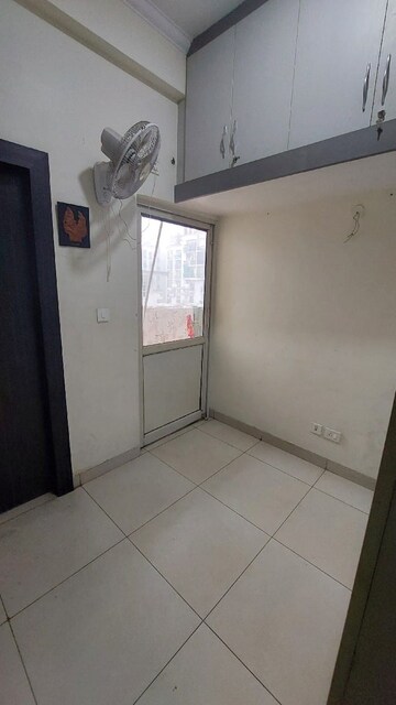 Room in 4 BHK Apartment at Sunshine Helios, Sector 78 – for Rent