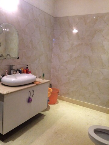 Bathroom in 1 BHK Builder Floor at Gupta Awas, Sector 43 – for Rent