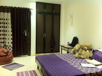 Bedroom in 1 BHK Builder Floor at Gupta Awas, Sector 43 – for Rent