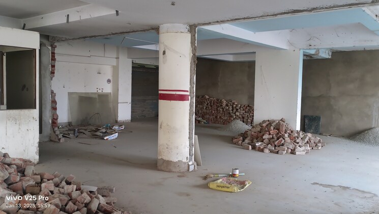  Parking, sanjay place Commercial Office Space 2400 Sq.Ft. In Sanjay Place Agra 8068119