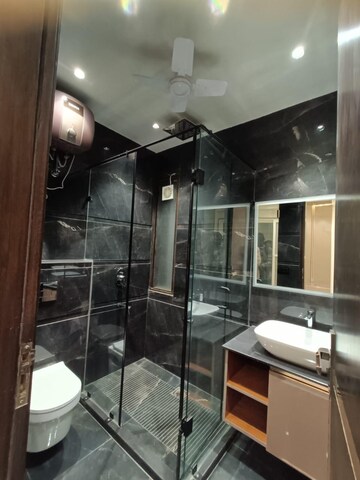 Master Bedroom in 3 BHK Builder Floor at Unitech Palms, South City 1 – for Rent