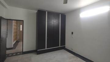 Room in 3 BHK Apartment at Chittaranjan Park – for Sale