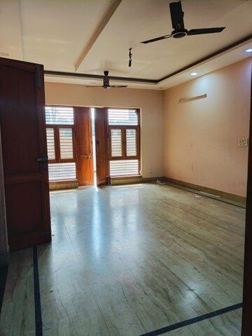 Room in 3.5 BHK Builder Floor at Sector 21d – for Sale