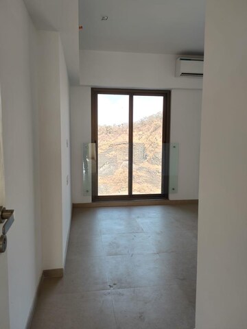 Room in 2 BHK Apartment at Castle Rock, Powai – for Rent