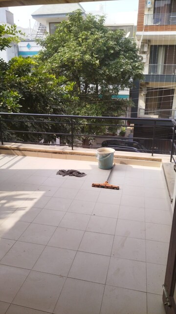 Balcony in 3 BHK Builder Floor at DLF Mega Mall, Sector 28 – for Rent