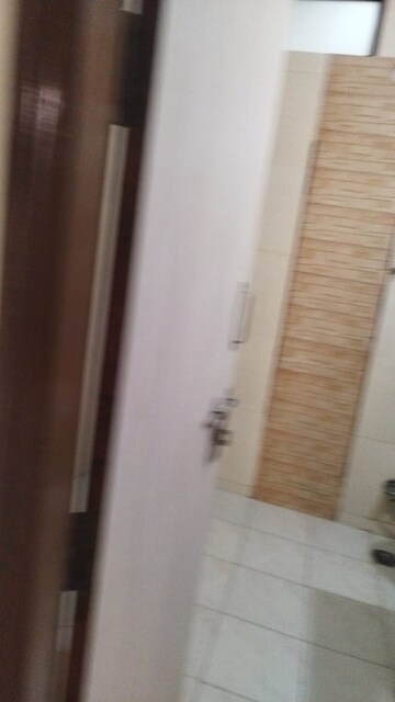 Building Lobby in 3 BHK Builder Floor at DLF Mega Mall, Sector 28 – for Rent