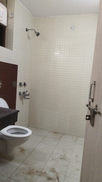 Bathroom in 3 BHK Builder Floor at DLF Mega Mall, Sector 28 – for Rent