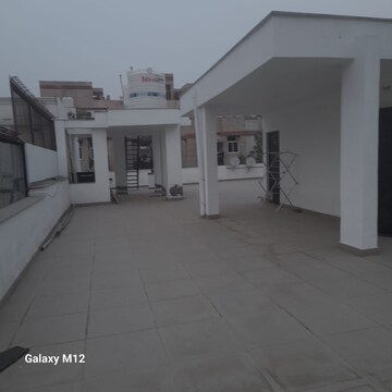 Room in 4 BHK Apartment at Greater Kailash ii – for Sale