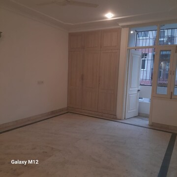 Room in 4 BHK Apartment at Greater Kailash ii – for Sale