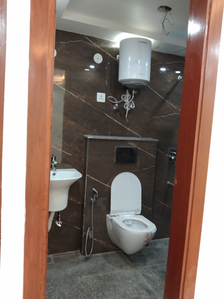 Bathroom, mehrauli 3 Bedroom 1500 Sq.Ft. Apartment In Mehrauli Delhi 8068330