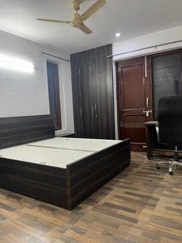 Bedroom in 3 BHK Builder Floor at Sector 42 – for Rent