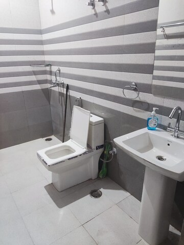 Team Area in 3 BHK Apartment at Sector 47 – for Rent