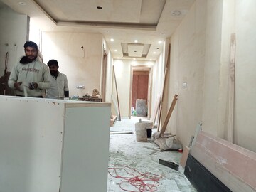 Building Lobby in 3 BHK Builder Floor at Mahavir Enclave 1 – for Sale
