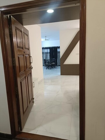 Room in 2.5 BHK Apartment at Halasuru – for Sale