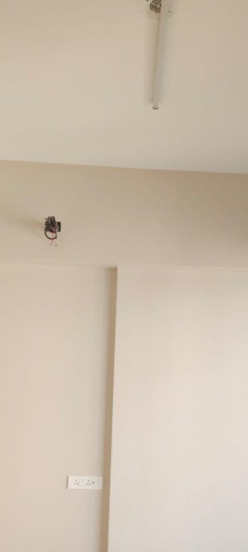Room in 3 BHK Apartment at Khar West – for Sale