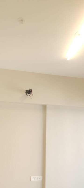 Room in 3 BHK Apartment at Khar West – for Sale