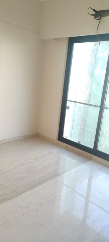 Room in 3 BHK Apartment at Khar West – for Sale