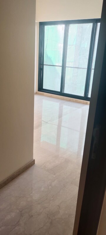 Room in 3 BHK Apartment at Khar West – for Sale