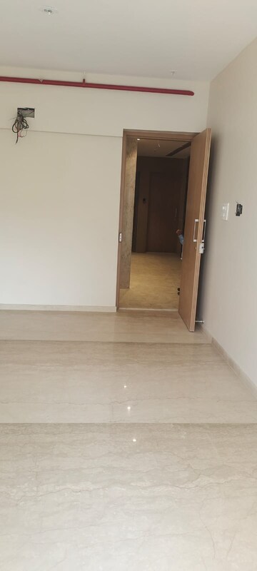 Room in 3 BHK Apartment at Khar West – for Sale