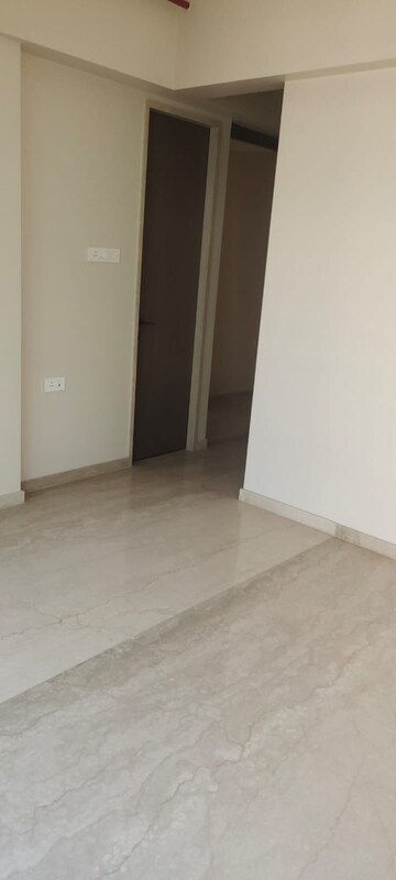 Room in 3 BHK Apartment at Khar West – for Sale