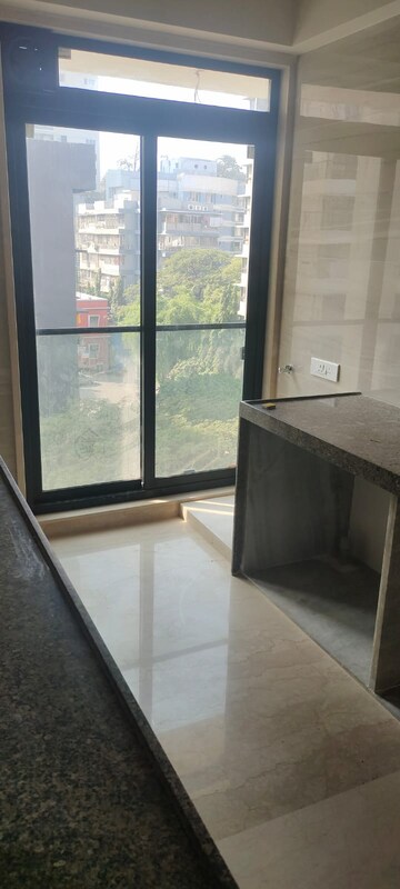 Room in 3 BHK Apartment at Khar West – for Sale