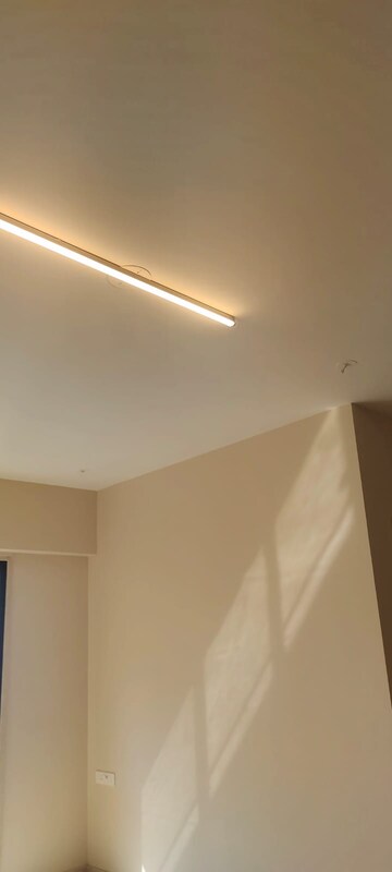 Room in 3 BHK Apartment at Khar West – for Sale