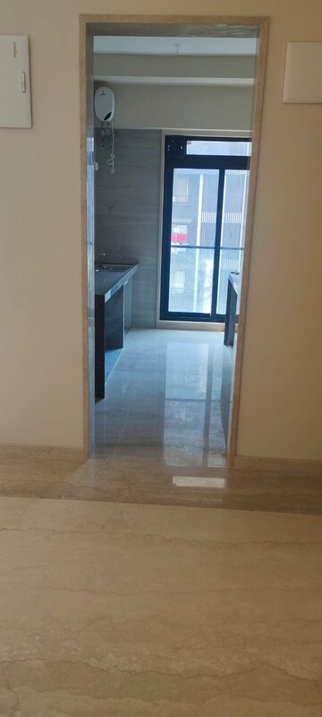 Room in 3 BHK Apartment at Khar West – for Sale