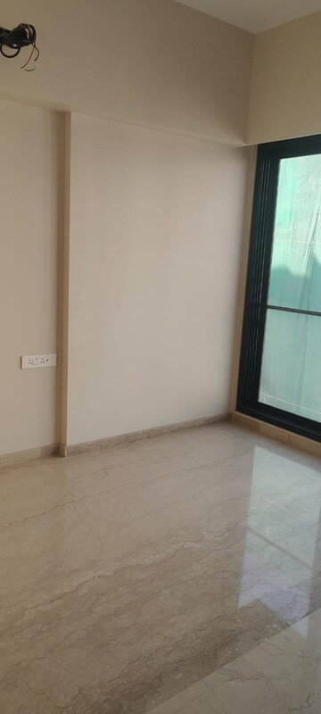 Room in 3 BHK Apartment at Khar West – for Sale