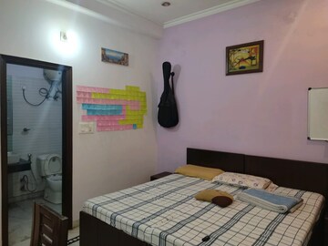 Bedroom in 4 BHK Builder Floor at Sector 28 – for Rent