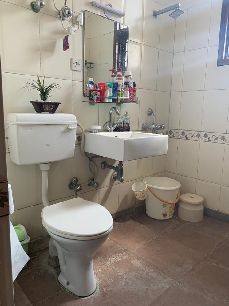 Bathroom, sector 46 5 Bedroom 360 Sq.Yd. Independent House In Sector 46 Faridabad 8068439