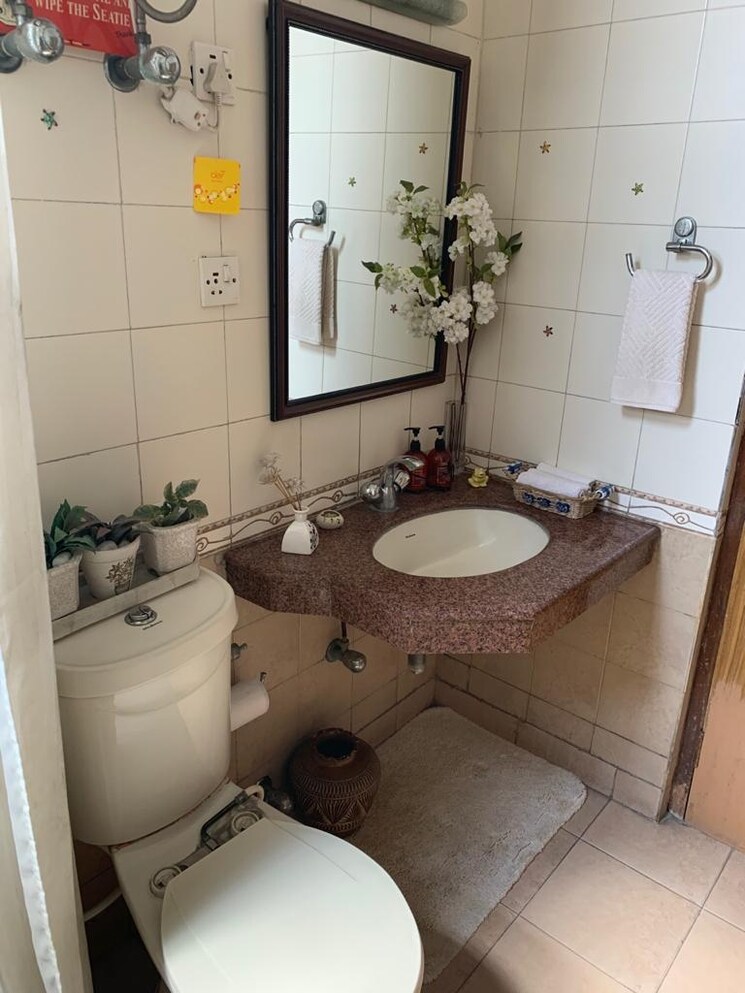 Bathroom, sector 46 5 Bedroom 360 Sq.Yd. Independent House In Sector 46 Faridabad 8068439
