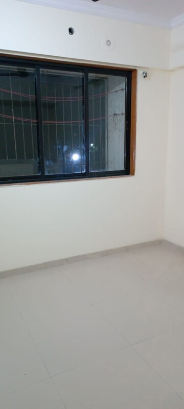 Room in 1 BHK Apartment at Puranik Hometown, Ghodbunder Road – for Rent