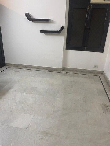 Room in 4 BHK Apartment at Saket – for Rent