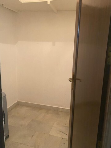 Room in 4 BHK Apartment at Saket – for Rent