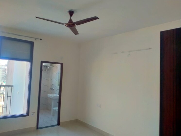Bathroom, peer mucchalla 3 Bedroom 2200 Sq.Ft. Apartment In Peer Mucchalla Zirakpur 8068553