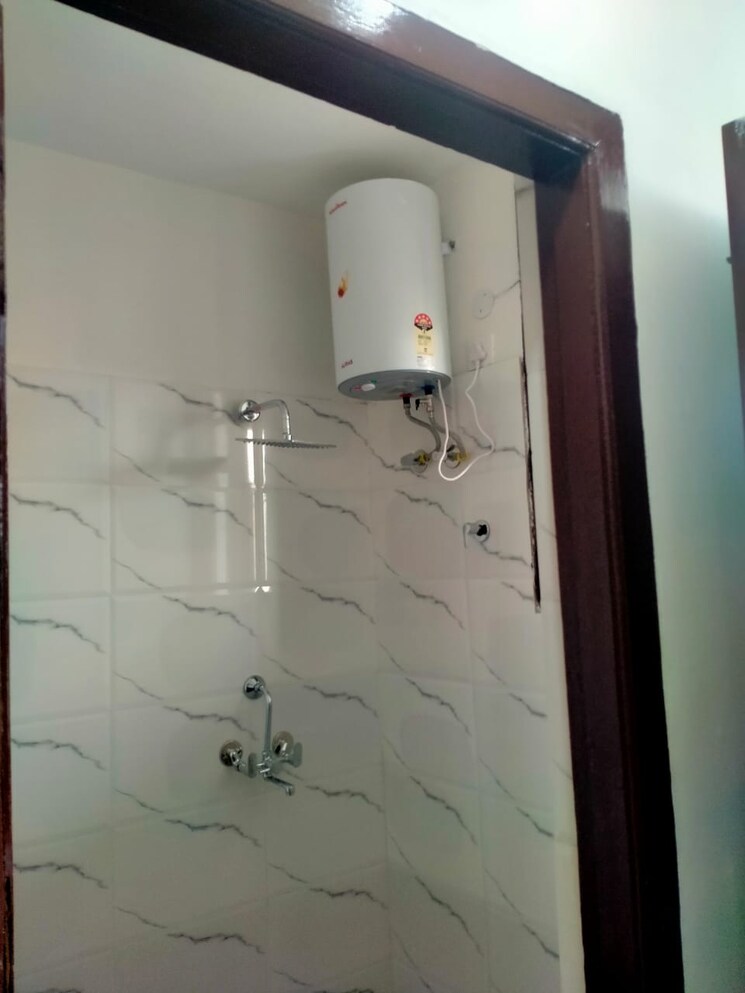 Bathroom, peer mucchalla 3 Bedroom 2200 Sq.Ft. Apartment In Peer Mucchalla Zirakpur 8068553