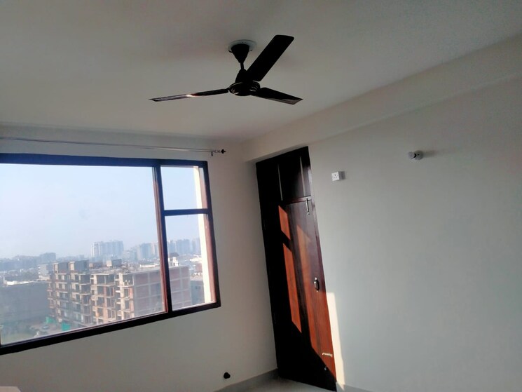 Room, peer mucchalla 3 Bedroom 2200 Sq.Ft. Apartment In Peer Mucchalla Zirakpur 8068553