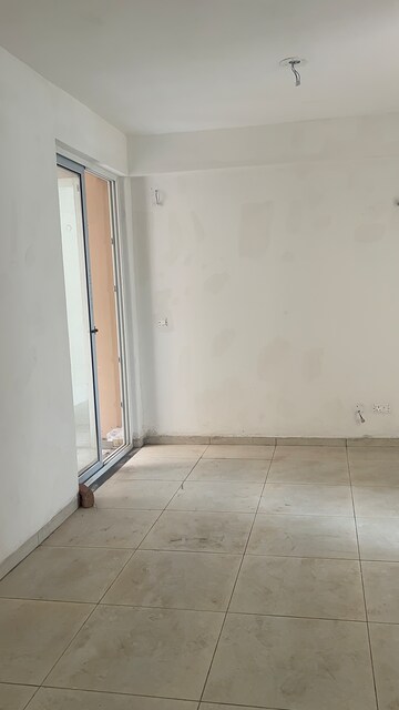 Room in 3 BHK Apartment at Sushma Joynest ZRK, Ghazipur – for Sale