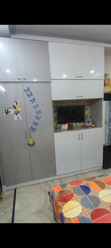 Furnished Amenities in 3 BHK Builder Floor at Pratap Vihar – for Sale