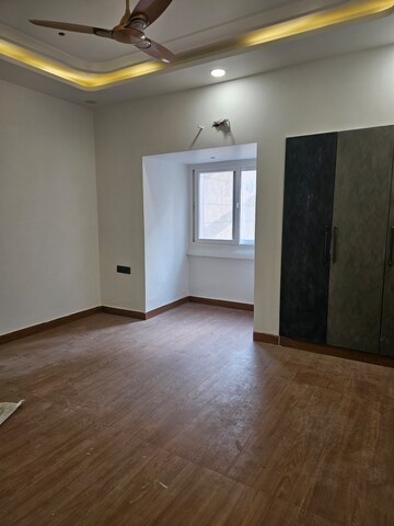 Room in 3 BHK Apartment at Sector 3 Dwarka – for Sale