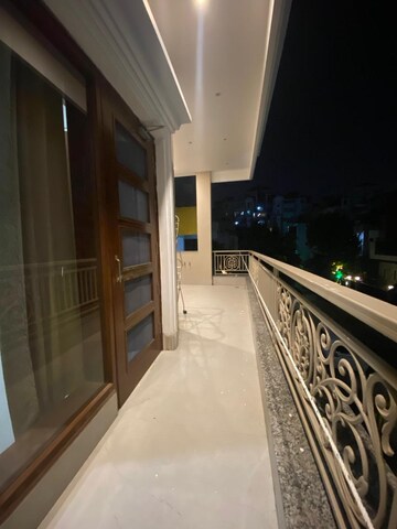 Balcony in 4 BHK Villa at Penta Homes, Vip Road – for Rent