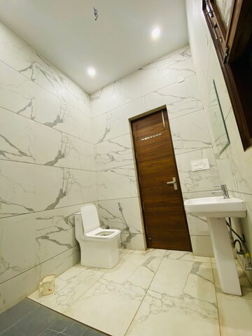Bathroom in 4 BHK Villa at Penta Homes, Vip Road – for Rent