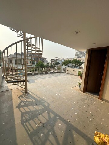 Balcony in 4 BHK Villa at Penta Homes, Vip Road – for Rent