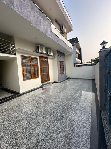 Parking in 3.5 BHK Independent House at Sector 33a – for Sale