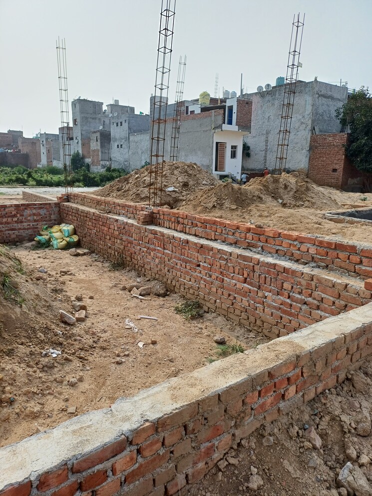 undefined, dheeraj nagar  123 Sq.Yd. Plot In Dheeraj Nagar Faridabad 8068642