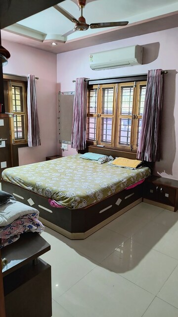Bedroom in 3 BHK Apartment at Goyal Intercity, Memnagar – for Rent