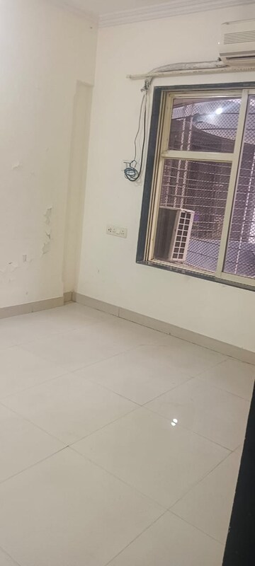 Room in 1 BHK Apartment at Pratap Society, Andheri West – for Rent
