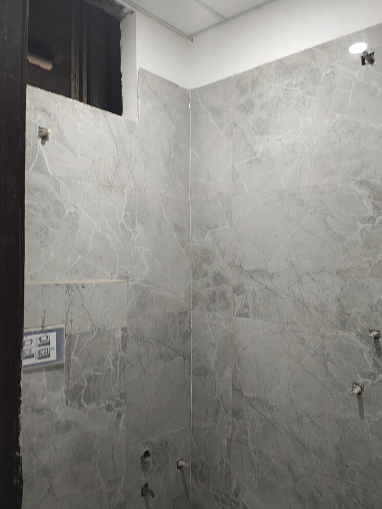 Bathroom, pratap vihar 6 Bedroom 1300 Sq.Ft. Builder Floor In Pratap Vihar Ghaziabad 8068849