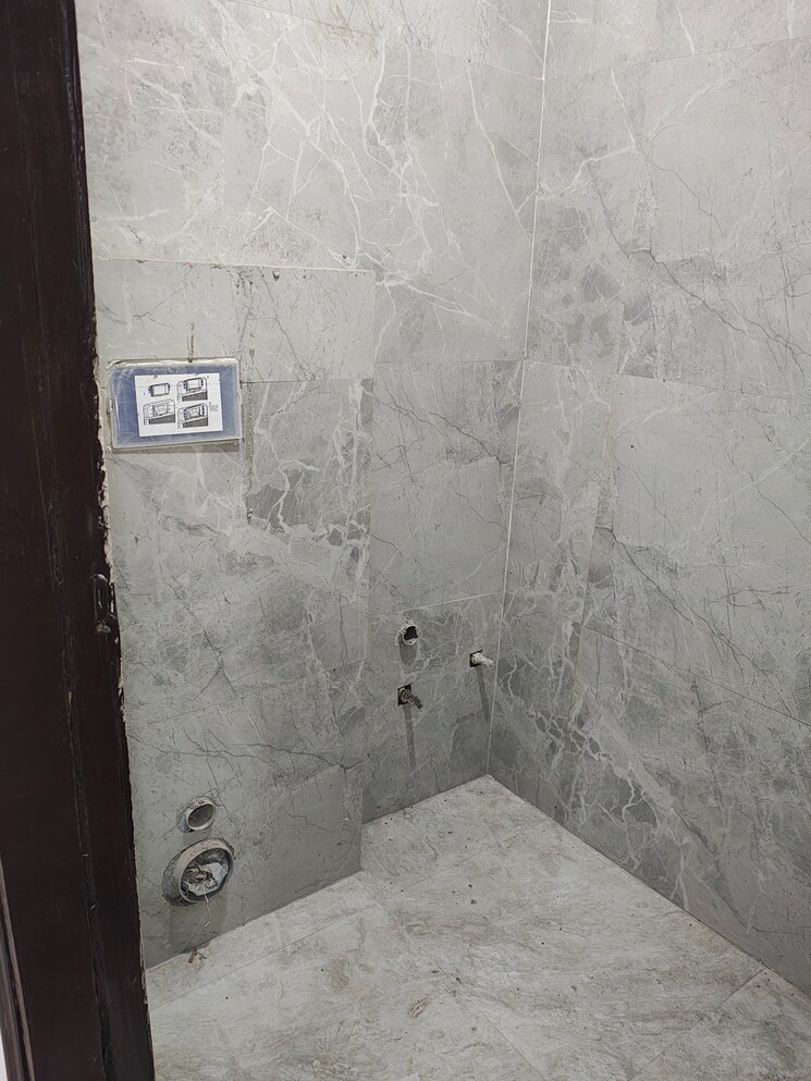 Bathroom, pratap vihar 6 Bedroom 1300 Sq.Ft. Builder Floor In Pratap Vihar Ghaziabad 8068849